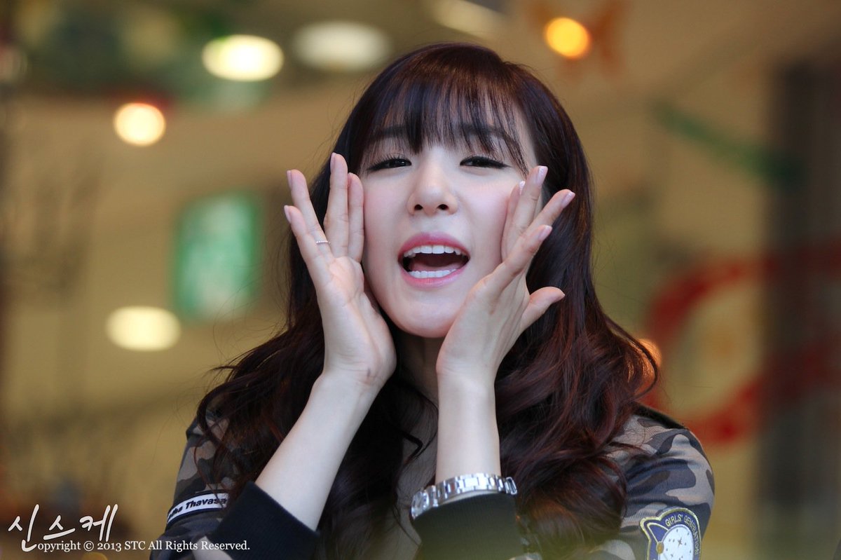 cutetiffbot's tweet photo. 🤗🤗
👋👋
웃으면서 보조개 같이 생기는거 모야 넘 귀엽잖아ㅠㅠ

#티파니_씹덕 #황미영_씹덕 https://t.co/lhVnhgHG9K