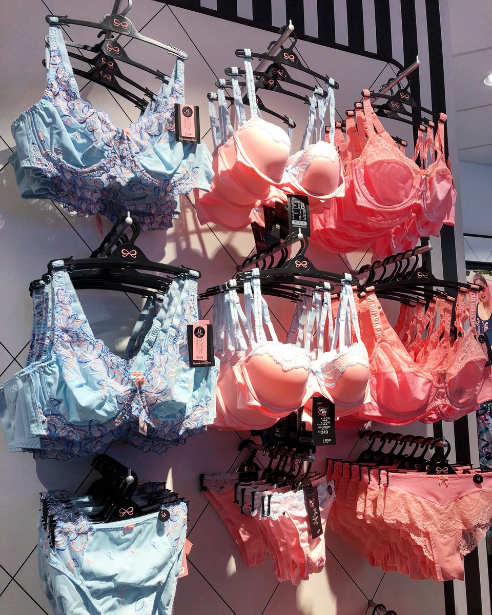 Summer vibes 😍🌺🌊🎀 #aveny5813 #hunkemöller #summer #Lovely