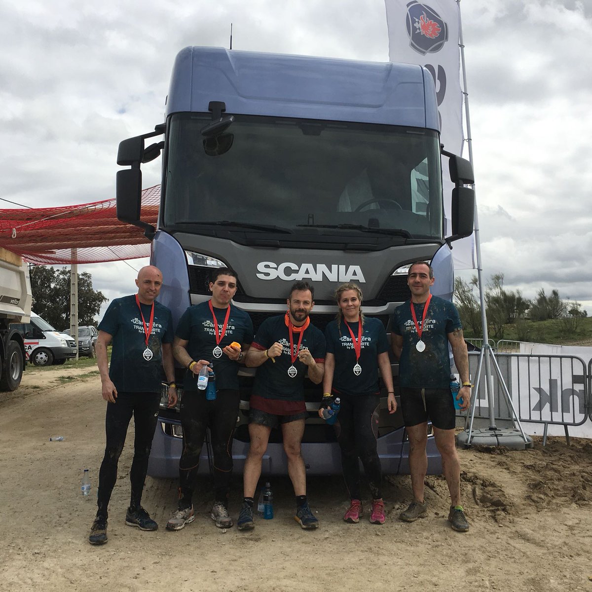 EnCarretera2013's tweet photo. Contentísimos de que nuestro equipo completara con éxito y sin lesiones la @FarinatoRace gracias a @ScaniaSpain #somosfarinato https://t.co/yn8s5j74bk