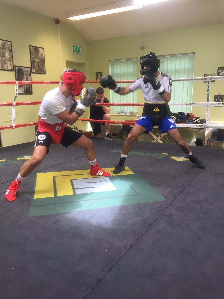 Spencermccracke's tweet photo. Another quality 6 rounds with @iam_yafai @indikler111 #Learning https://t.co/4A6LFnrCRz