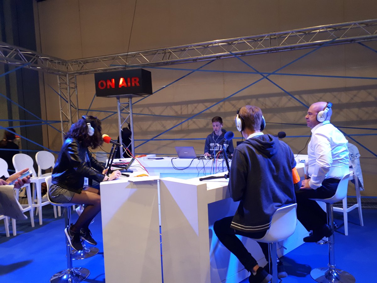 LfaProviseur's tweet photo. Une pédadogie laïque pour un monde interculturel:
Dans cette émission du #web_radio au #CongrèsMlf 2018, M. @J_LeBars proviseur du #LFA est reçu pour intervenir sur les langues cultures Méditerranée. https://t.co/aR0atN9anO