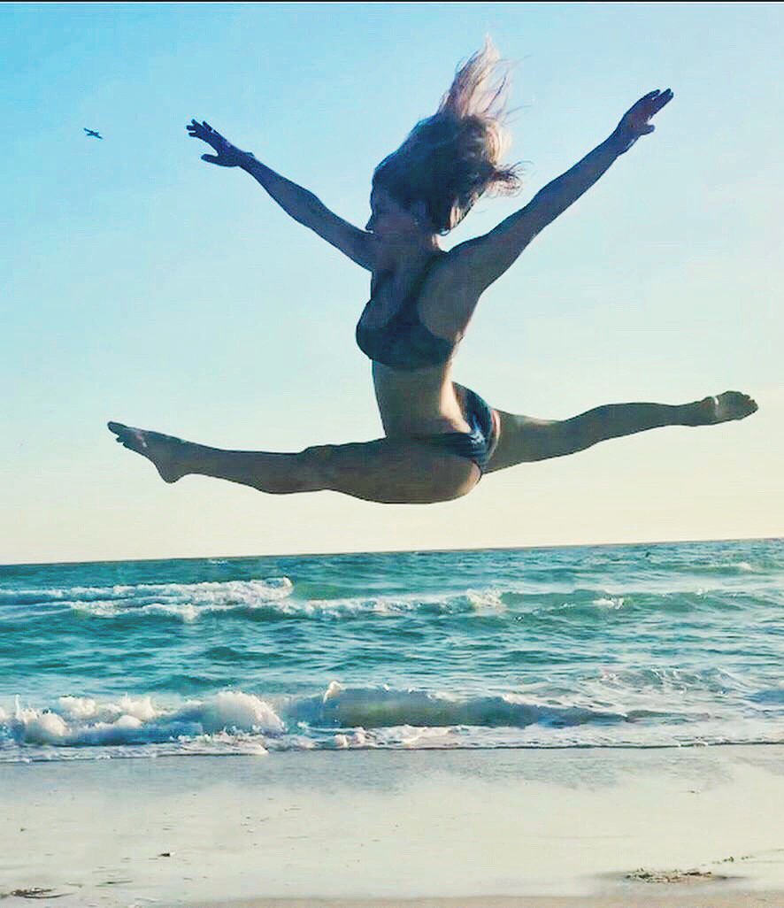 ami_vacation's tweet photo. On the beach, in the mountains, or in the city? Where is your #happy place? 🌴🌺😊  @shandream seems quite happy here on Holmes Beach!                            #myhappyplace #islandgirl #ami #enjoyinglife #vacationmode https://t.co/YggbOqMmLu