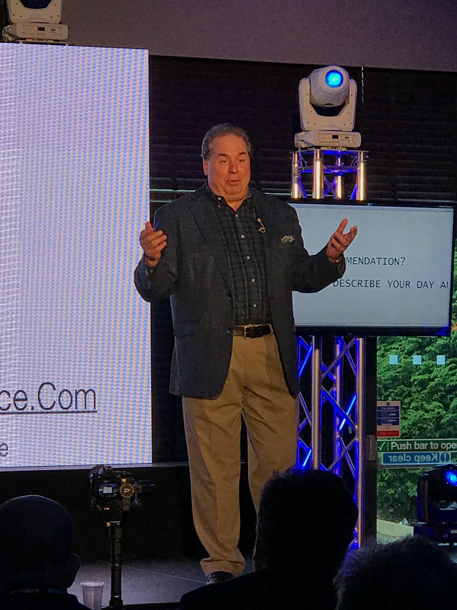 promobilemag's tweet photo. Standing ovation for @BillHermann following his second presentation of the #ProMobileConference! π https://t.co/sXvnNvT0yw