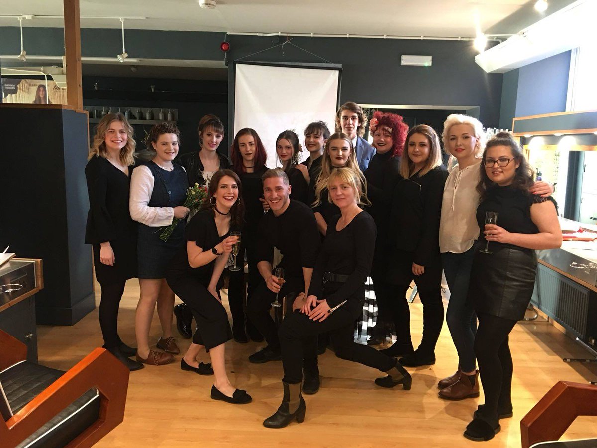 TheRyeRetreat's tweet photo. HIRING! We are looking for hairdressing apprentices or shampoo/salon assistants - would you or anyone you know like the opportunity to join our friendly team? Call, email or message for more details 😀 https://t.co/mQ9YzqFcSr