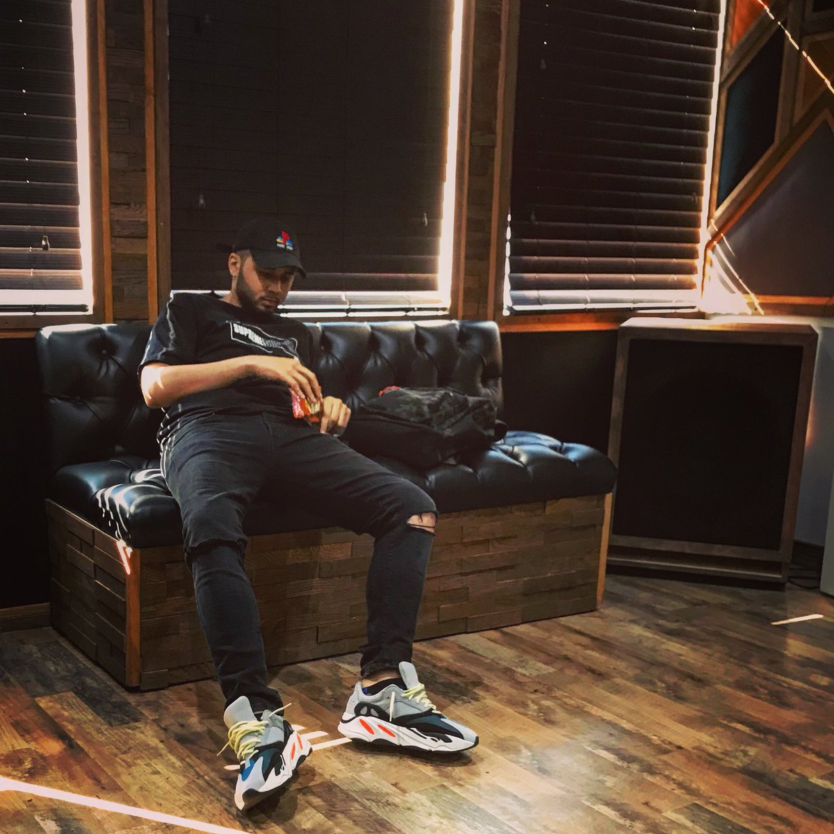 SKOOBBB's tweet photo. “I dont wear ed hardy got drip on my body” #STULIFE #INTHESTU #BIRTHDAYWEEKEND #THELOUDPACK #934MUSICSTUDIO https://t.co/AtyVG43YM0
