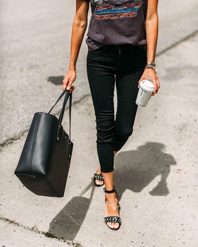 shoesroom_momad's tweet photo. ¿Con ganas de que llegue el buen tiempo? Las sandalias con tachuelas serán un básico de la temporada. .
#momadshoes #streetsyte #instasandals https://t.co/7fWbjk7Gxe https://t.co/5SOM6WQshQ