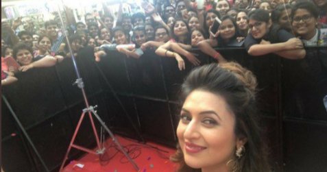 tejaswiswathi's tweet photo. #big_bazar :-) :-) :-)
@Divyanka_T https://t.co/yr8k8nCQO9