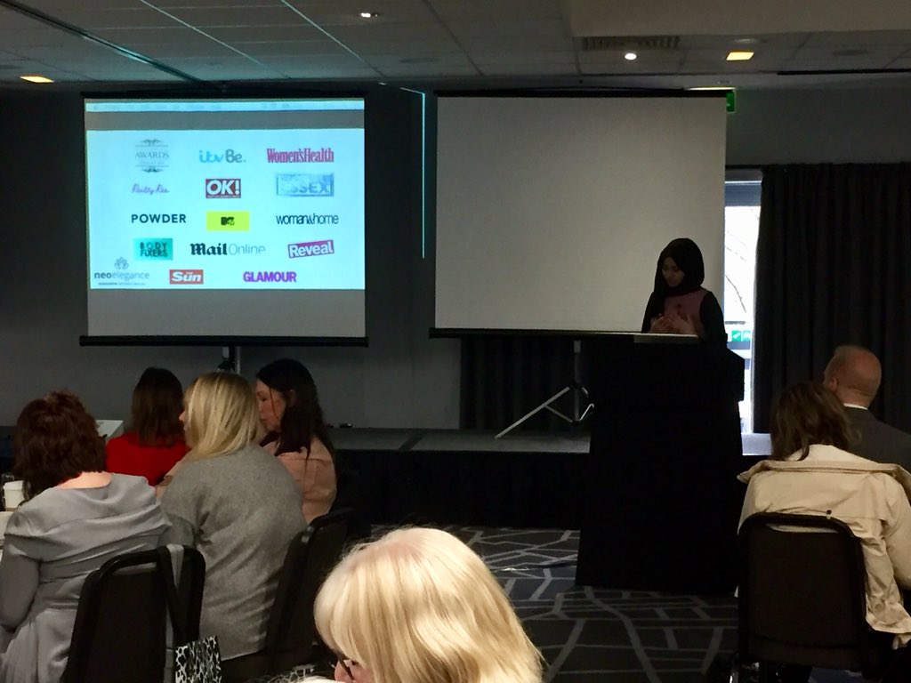 The lovely Fizz from <a href="/neoelegance/">Neo Elegance</a> discussing the benefits of LED Light treatments and their very own LED devices #STEPAHEAD2018