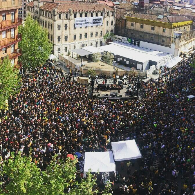 GramophoneAllst's tweet photo. ❤️ BESTIAL ❤️
NO CALLAREM ✊🏼
Màxim respecte a tota la gent que ha fet possible aquesta setmana d'actes per reivindicar demanar quelcom que no hauríem de demanar: la #llibertatdexpressió!
#nocallarem @no_callarem #envoltemlamodel https://t.co/1jvL6nIiAA