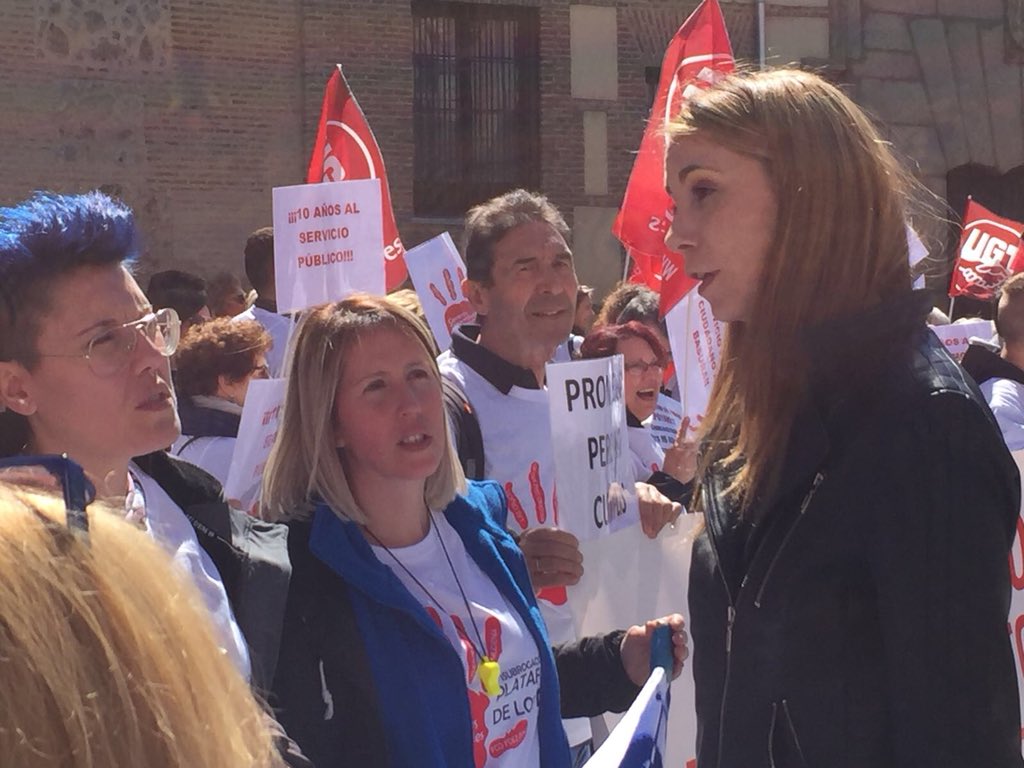 espinar_mar's tweet photo. Saludando a los 250 trabajadores que han formado @subrogalos5.

Nada ha quedado claro de cómo pretende actuar el gobierno y cuál va a ser el futuro de los trabajadores tras la #ComisonCulturayDeporte https://t.co/KDGN0vutln