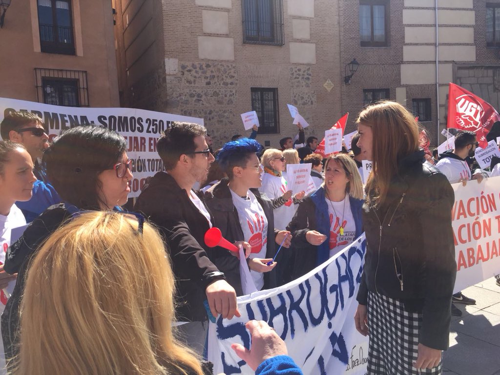 espinar_mar's tweet photo. Saludando a los 250 trabajadores que han formado @subrogalos5.

Nada ha quedado claro de cómo pretende actuar el gobierno y cuál va a ser el futuro de los trabajadores tras la #ComisonCulturayDeporte https://t.co/KDGN0vutln