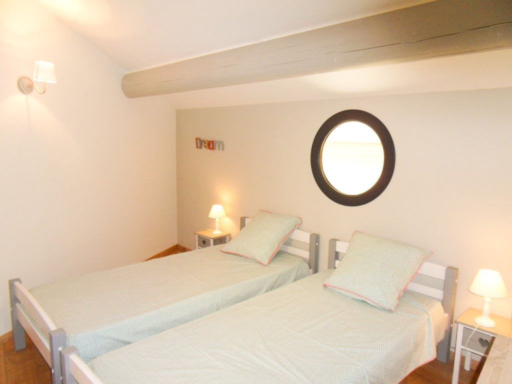 GitesdeFrance04's tweet photo. [NOUVEAUTE] Gîte Le Goustesoulé pour 4 personnes - Belle maison  indépendante en pierres superbement rénovée, située en plein cœur du  village de #Pierrerue, vue magnifique sur la vallée. Premier 4 épis dans  le secteur de #Forcalquier. #gitesdefrance
 https://t.co/yUScgoC0HB https://t.co/YVg3qwI0Hh