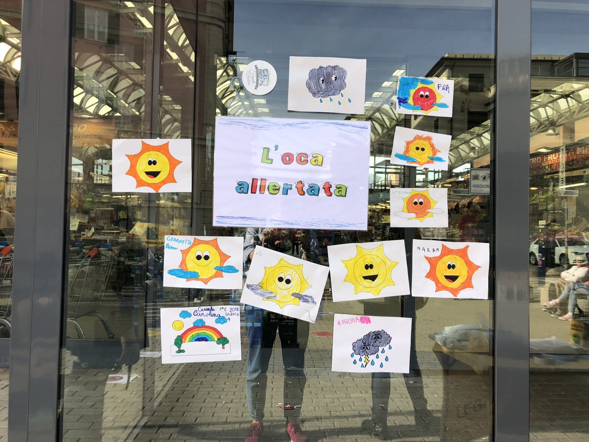 LegambienteLig's tweet photo. Sabato abbiamo giocato con i bambini davanti al Mercato Romagnosi! Anche con il sole è importante pensare alle norme di autoprotezione! Ringraziamo i commercianti del mercato per la gustosa merenda offerta!! @santogrammatico #dissestoidrogeologico #educazioneambientale #ccp2017 https://t.co/2ZQQfHFoOI