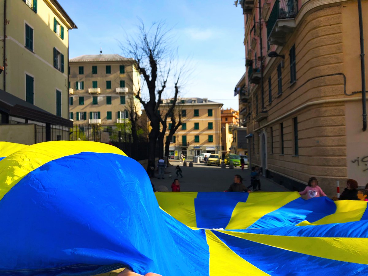 LegambienteLig's tweet photo. Sabato abbiamo giocato con i bambini davanti al Mercato Romagnosi! Anche con il sole è importante pensare alle norme di autoprotezione! Ringraziamo i commercianti del mercato per la gustosa merenda offerta!! @santogrammatico #dissestoidrogeologico #educazioneambientale #ccp2017 https://t.co/2ZQQfHFoOI