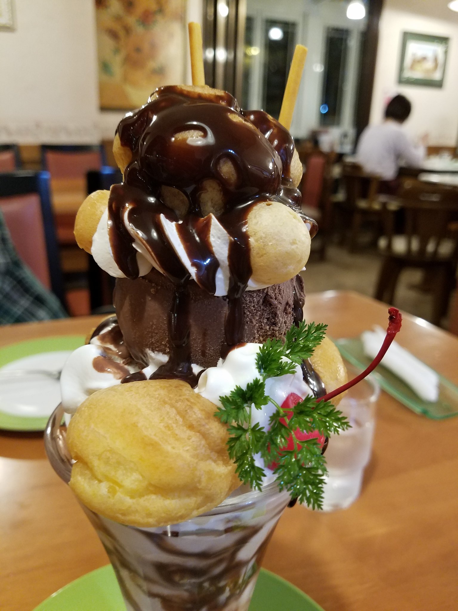中野むい 今日の締めは鳥栖にある カフェドブルーのパフェ T Co Rqugthkffw Twitter