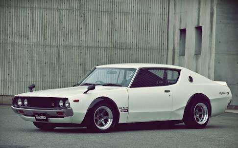 reo_showdown's tweet photo. 悲惨すぎる
このスカイラインGTRは197台しか生産されてないくっそ稀少な名車やのに

高齢者の操作ミスで大切にしてる車潰されるとか...
これだけは避けようもない。
お国のお偉いさん達、何とか対策してください。

(写真お借りします) https://t.co/kxjsMcJEEJ