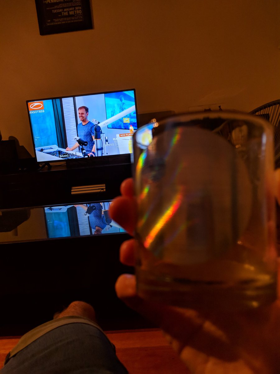 garethrhughes's tweet photo. Monday night whisky and catching up with #asot #ASOT859. https://t.co/bcZzXwc1GC