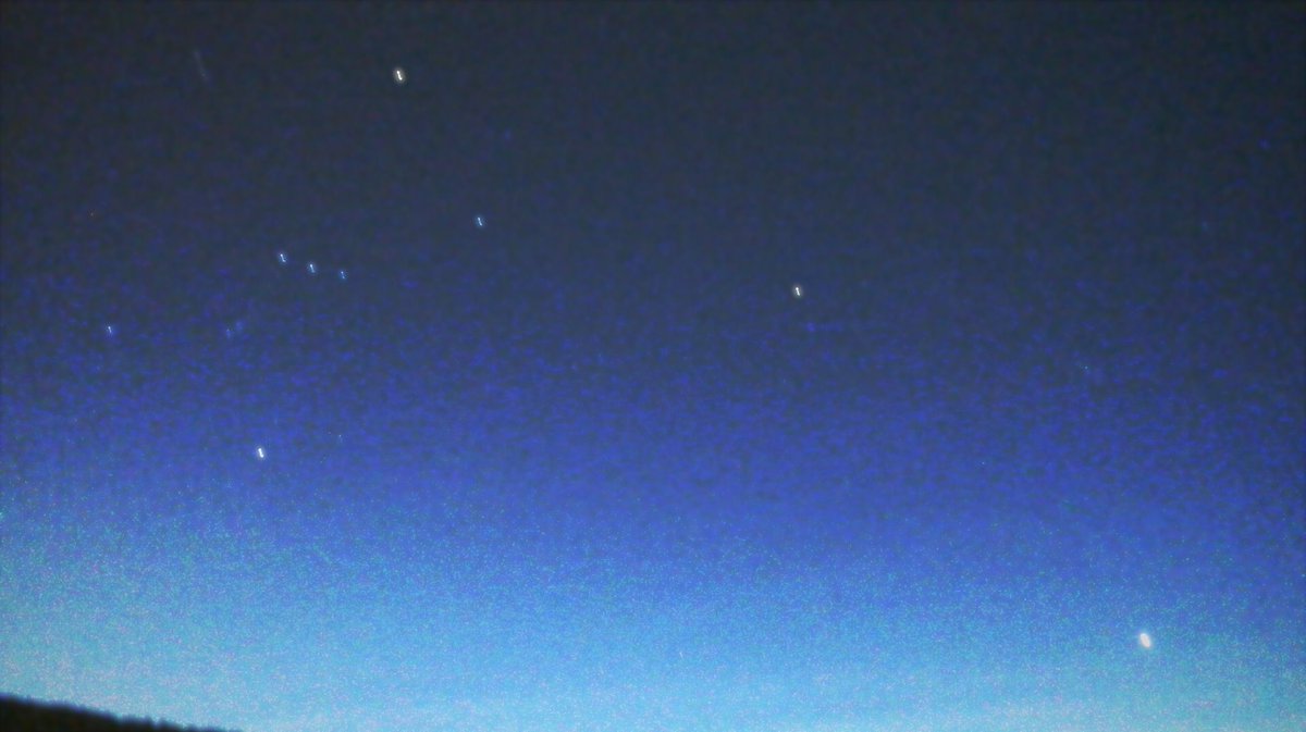 星ノ夜 風林 今夜は 春霞から曇り空へ 昨夜の夕空見て下さい 沈む金星とオリオン座 真ん中はおうし座のアルデバランです 2枚目 3枚目 夕空の金星 4枚目 シリウスとオリオン座 星ノ夜 風林 今夜は 春霞から曇り空へ 昨夜の夕空見て下さい 沈む金星とオリオン座 真ん中はおうし座のアルデバランです 2枚目 3枚目 夕空の金星 4枚目 シリウスとオリオン座