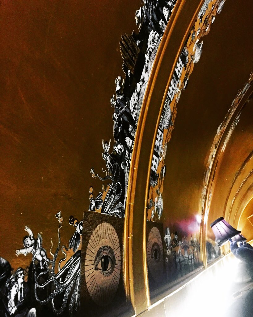 ✨ You are gold baby ✨
#gold #interiordesign #interior #wallpaper #wallart #london #cocktails #cocktailbar #escapologist #coventgarden #youaregold #art #masonic #style #sevendials #secretsociety #nightout #celebration #birthday #party #booking #golden #monday #mondaymotivation