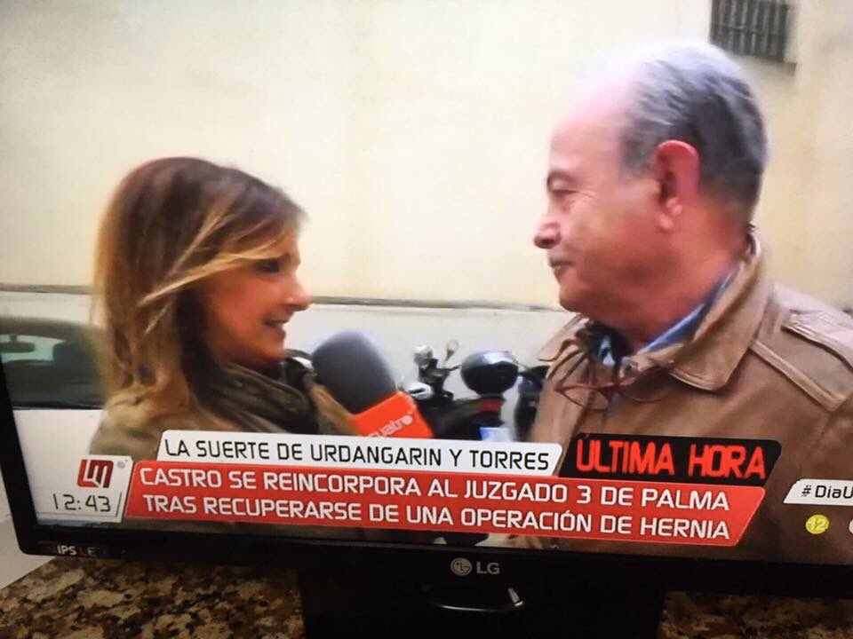 ReporCursoAPM's tweet photo. Desde cómo redactar una pieza a hacer un directo completo hasta componer y guionizar un reportaje de investigación. Todo eso aprenderás en la III Edición del @ReporCursoAPM que este año cuenta con la presencia de reporteros destacados como @desihdzleon https://t.co/HQVXKS3RQt
