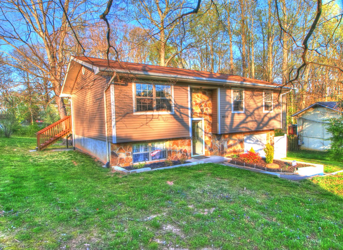 KnoxTnHomes's tweet photo. #ContractPending #SoldIn2Days
#6005Candler
#Updated #BigYard #culdesac #4Bbedrooms #2Baths #HardwoodFloors #UpdatedKitchen #NewRoof #NewVinylSiding #NewWindows #Details @ https://t.co/rQgAkjjbD7 #Unitedrealestate #UnitedRealEstateSolutions https://t.co/At4eYeSvdN