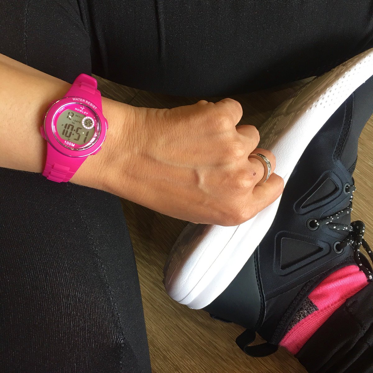 nowley_relojes's tweet photo. El mejor compañero para hacer deporte #FelizLunes #Primavera #Nowley #racingcollection #gymtime #sport #pink #paraellas https://t.co/Aa2kPLGrWs