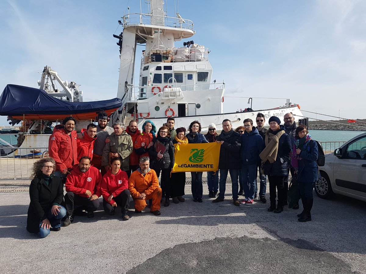 #BuoneNotizie: il gip di Ragusa dissequestra la nave della Ong spagnola Proactiva Open Arms, ferma dal 18 marzo dopo aver salvato 2018 migranti. Agirono in "in stato di necessità". Felici della notizia, il reato di solidarietà non esiste!