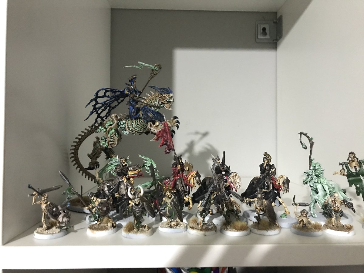 NewGamePlusUltr's tweet photo. For #miniaturemonday here’s the #skeletonhorde box I finished painting this week.
First Warhammer kit I’ve ever painted and had a lot of fun and learnt a lot. https://t.co/tz7pBkuPgG