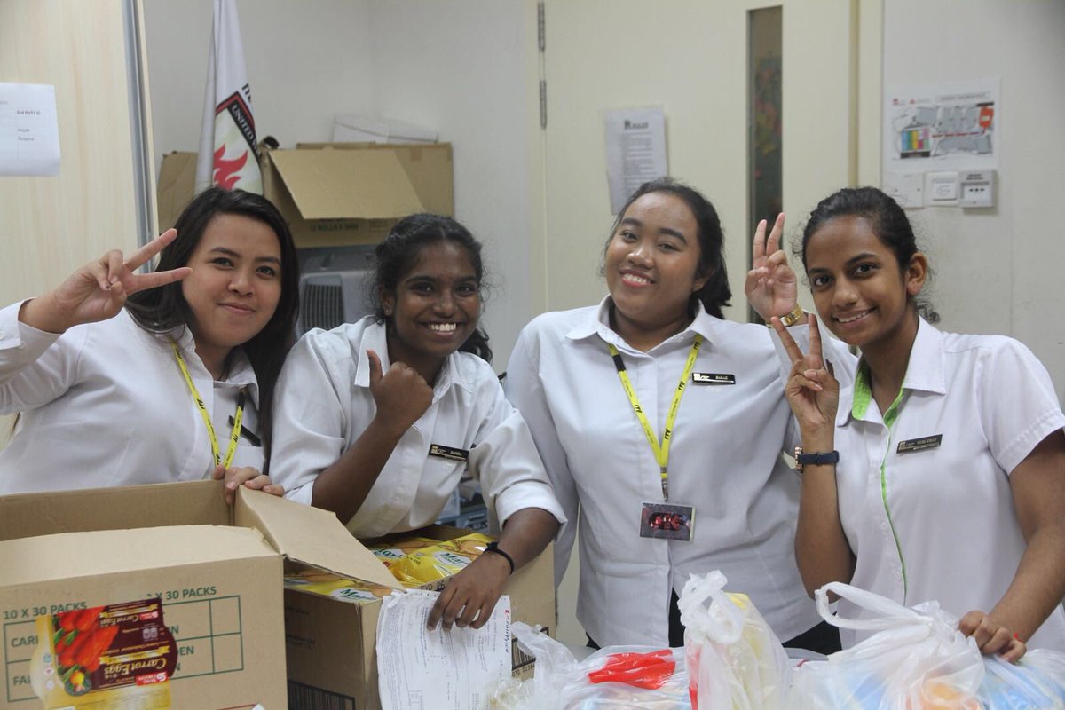 ITECollegeWest's tweet photo. #ITECollegeWest @itecwsc canβt wait for tomorrowβs kNOw Cleanersβ Day!
Theyβve packed all the hampers and would like to say a big THANK YOU to all who have supported one way or the other during the fund raising! π - JT, SDV #knowcleanersday #itecw https://t.co/3PtoaeGwCa