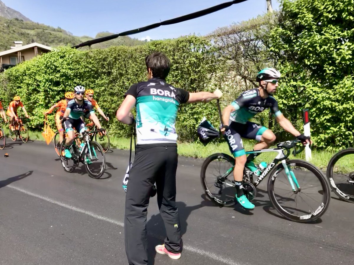 Tourof_TheAlps's tweet photo. 🏁 - 46km
It’s lunch time on the road of the @Tourof_TheAlps.
Here is the Menu for the @BORAhansgrohe riders:
- Gels
- Bars
- Rice cake
- Coke
- Water
#TotA https://t.co/hJNzaTKHLQ