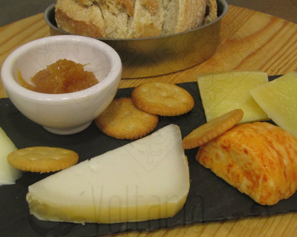 voltariapetisco's tweet photo. Pausa perfeita é na Voltaria para petiscar os melhores snacks da gastronomia portuguesa! Já fizeste a tua hoje? Todos nós merecemos um bom momento. 😌 #Petiscos #Voltaria #VoltariaPetisqueira #CozinhaPortuguesa #CozinhaTradicional #GastronomiaPortuguesa #Porto #BaixadoPorto https://t.co/qxFbsA96qr