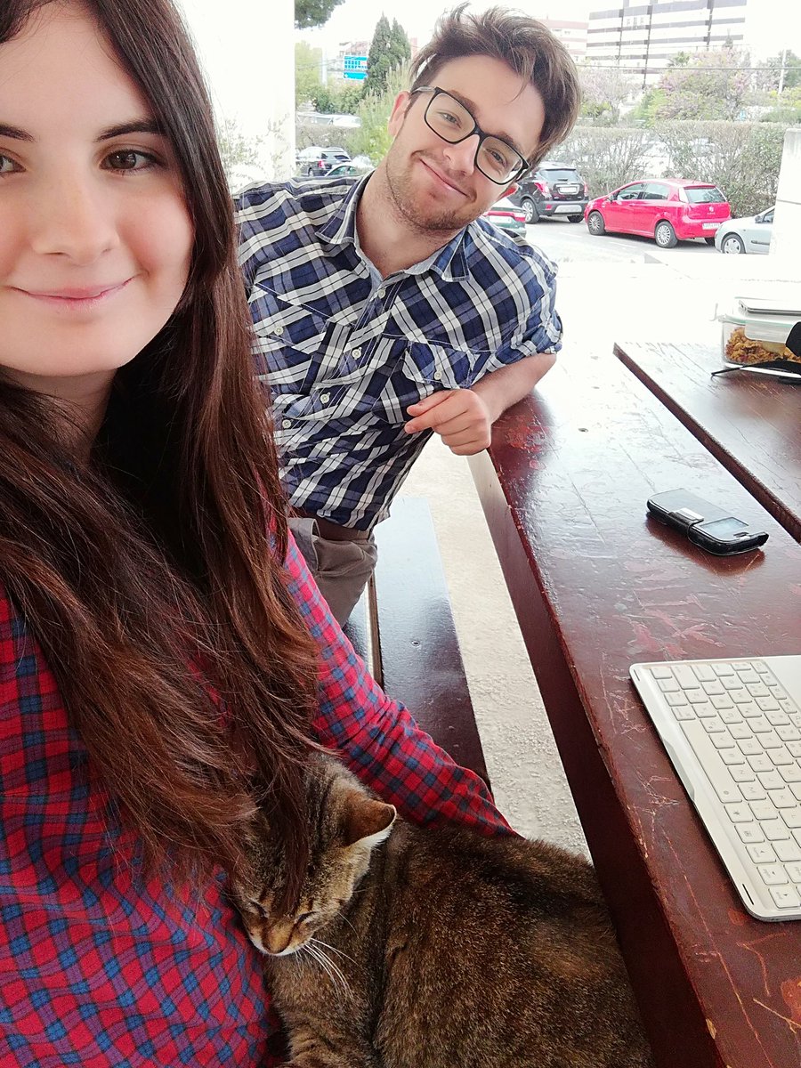 NoSoyMelissa's tweet photo. Retocando el blog con @Ruben_Blay y el nuevo integrante de @team4replace😻

@opex_uv @SocialinnolabUV @foodhealth_Lab https://t.co/KbWSX8KG81