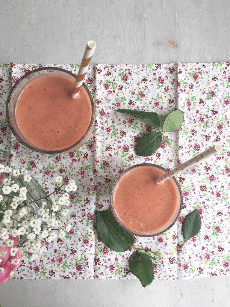 KeepingitDelic's tweet photo. It feels good to start a week that seems to come with sunshine. Starting my week with refreshing smoothie packed with plant-based protein and antioxidants. The recipe will be in the e-book that attendees to the next workshop will receive. #MondayMotivation #vegankids #plantbased https://t.co/br9l0NLM64