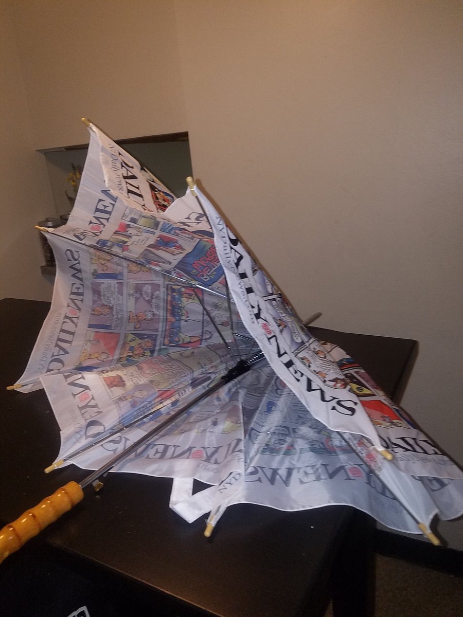 guddocta's tweet image. So last Sunday I went toda #carshow I signd up 4 @NYDailyNews $20 4 20wks delivery(req a 8am del.) it came wita #charliebrown umbrella. I wntd both. fast forward a wk ltr now I have nothin I AINT TOUCH A PAPER YET N IT RAINed today..THIS MY $20 #1use #disposable UMBRELLA! 😢😩