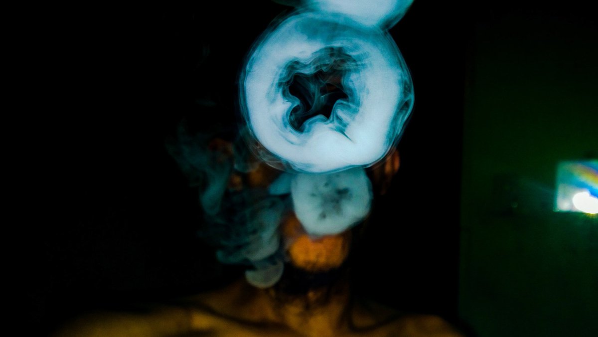 fourbillionthonehundredfirst (@vapeangles) on Twitter photo 