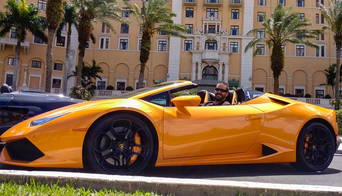 GentlemanSamuel's tweet photo. Who wants to go for a ride? Funny thing is, I wouldn't fit in this car with the roof closed!! #tootall #Lambo #6foot4 https://t.co/se78VV0lix