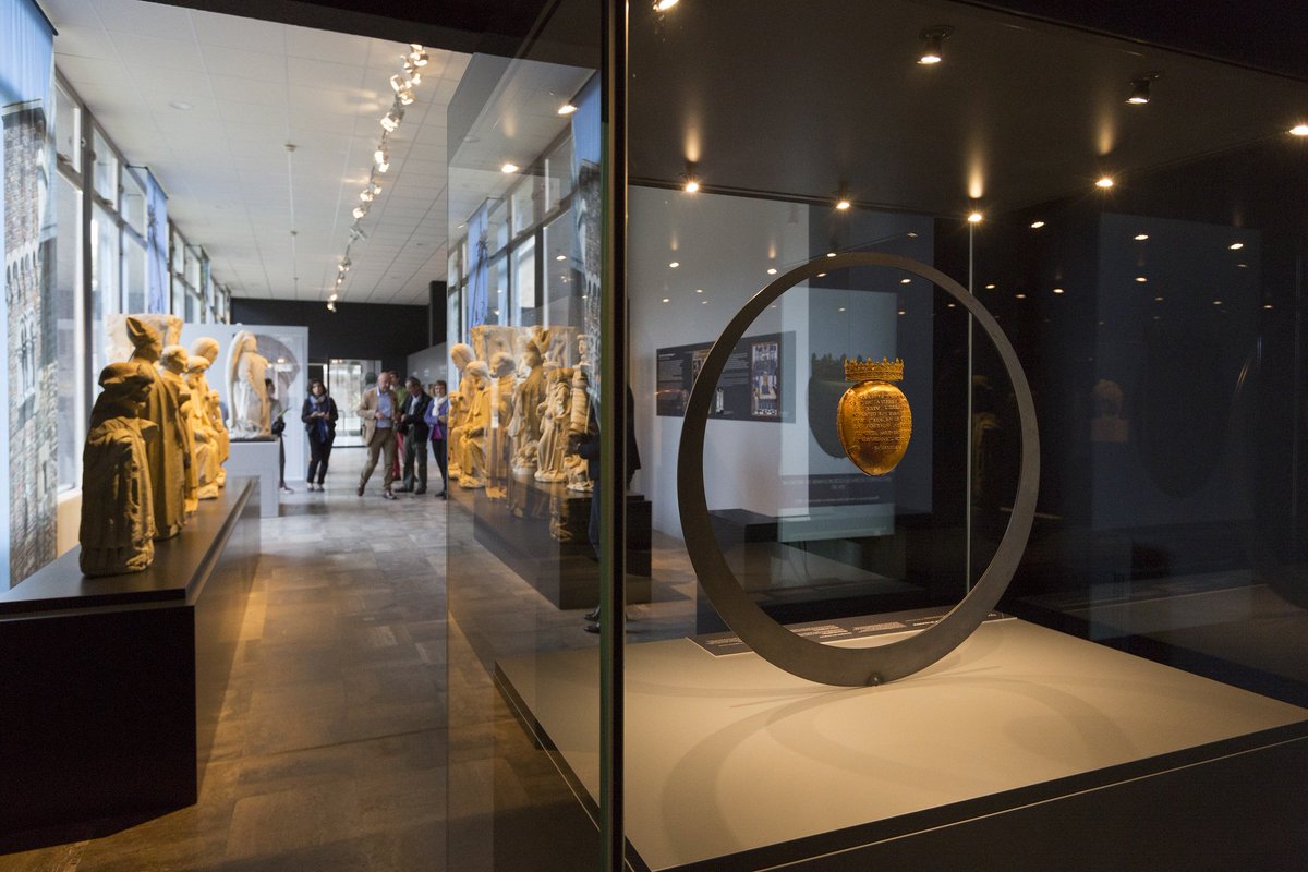Connaissancedesarts (@cdesarts) on Twitter photo #Actu Vol du reliquaire de cœur d’Anne de Bretagne au musée Dobrée <a href="/museedobree/">Musée Dobrée</a> de Nantes Lire : bit.ly/CDA_CoeurAnneB… #Actu Vol du reliquaire de cœur d’Anne de Bretagne au musée Dobrée <a href="/museedobree/">Musée Dobrée</a> de Nantes Lire : bit.ly/CDA_CoeurAnneB…
