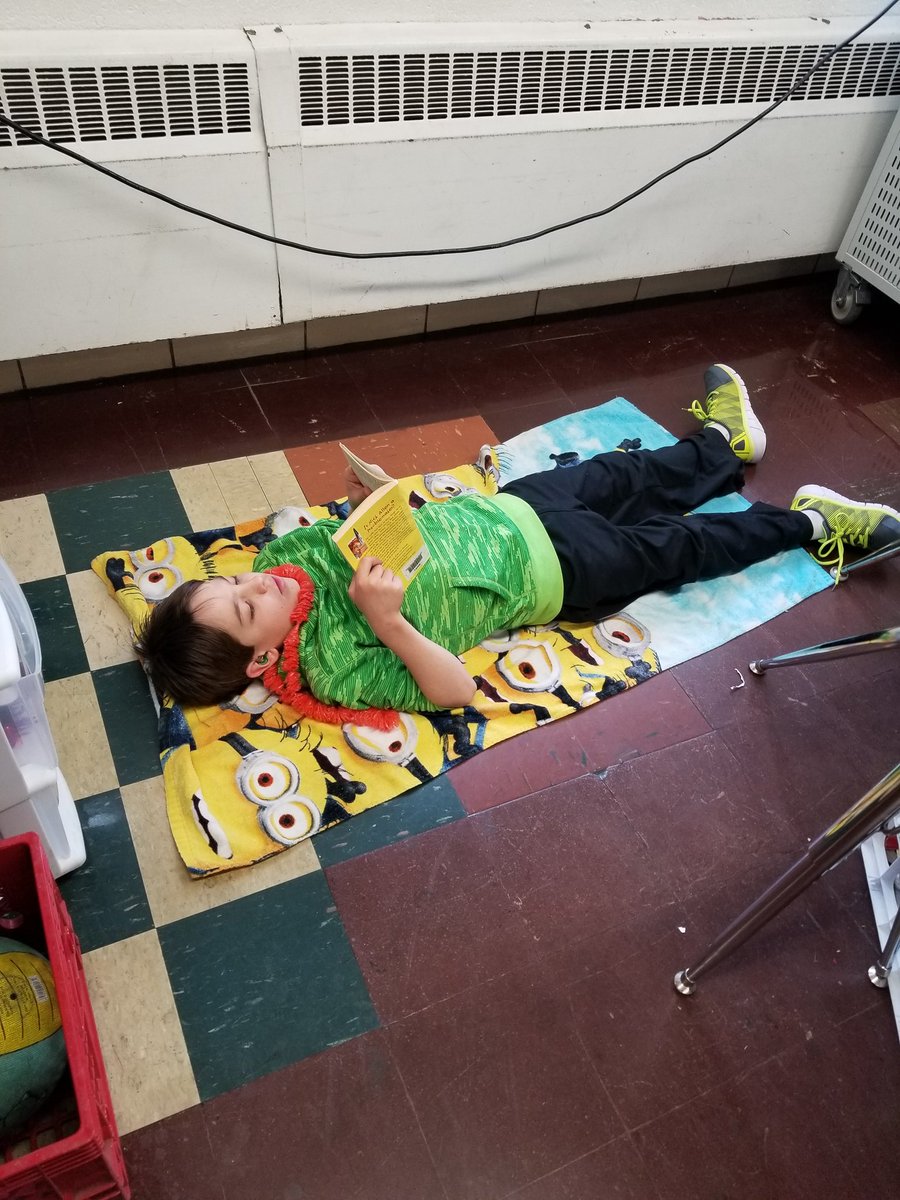 missjazowski's tweet photo. KG students can't wait to read on a sunny beach, especially after the snow this morning...@Lockport91 #KGpride https://t.co/oEuEpOr7s6