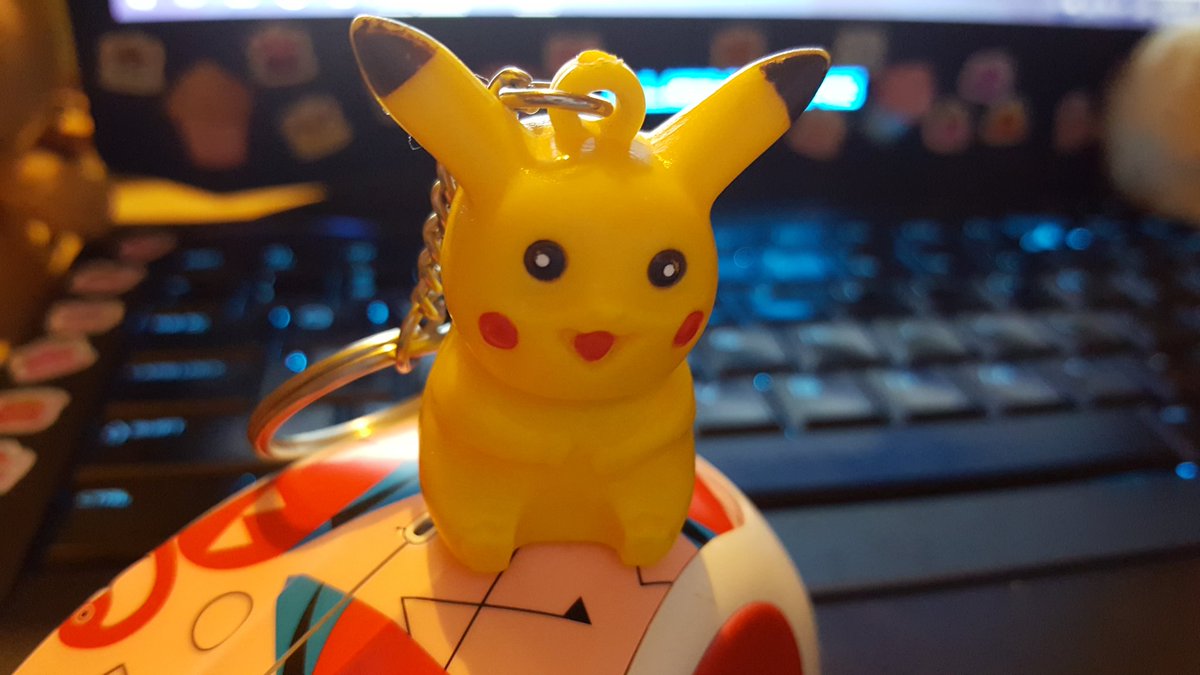 cowm_lk's tweet photo. Ok but please look at this bootleg Pikachu keychain I've had since maybe the dawn of time, it's made of surprisingly sturdy plastic and has a flashlight inside that has never worked #BootlegStuff https://t.co/ZZTsyRYXBR