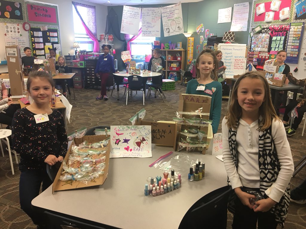 MrsWhite41's tweet photo. Learning all about Economics in 2nd grade! #lpsleads #kbcougars https://t.co/8ggYLms2UK