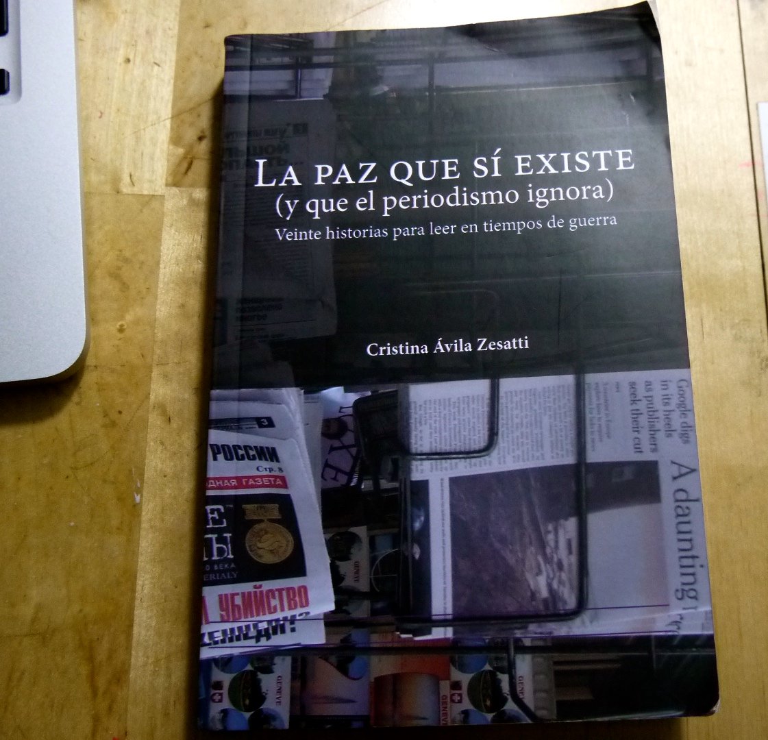 Este libro. Recomendadísimo. "La paz que sí existe" de la periodista mexicana Cristina Ávila-Zesatti <a href="/brujadepaz/">cristina avila-zesatti</a> <a href="/CorresponsalPAZ/">Corresponsal de Paz</a> via <a href="/TexereTexere/">Texere Editores</a> Historias inspiradoras en tiempos de guerra. Shoutout  @WarStoriesPeace <a href="/peacedirect/">Peace Direct</a> <a href="/garsiknews/">Hilda Garcia</a> #reporteros #peace  #Solidarity