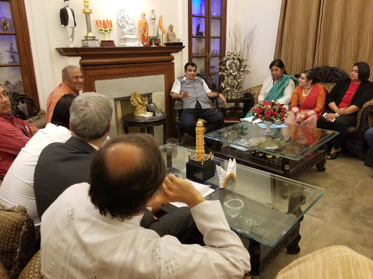 nitin_gadkari's tweet photo. बाम्बू के क्षेत्र में काम करनेवाले विशेषज्ञों के साथ बाम्बू का उत्पादन बढ़ाने और किसानों तक उसका लाभ पोहचाने के उपायों पर चर्चा की। https://t.co/KGtxnIiNE7