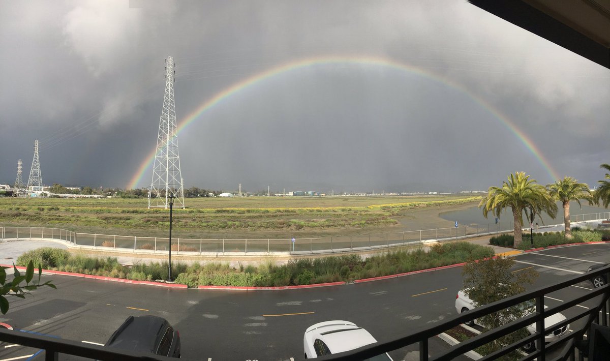 Lgodlews's tweet photo. It’s going to be a good today- remember without the rain there are no 🌈 https://t.co/ETo7avEruM