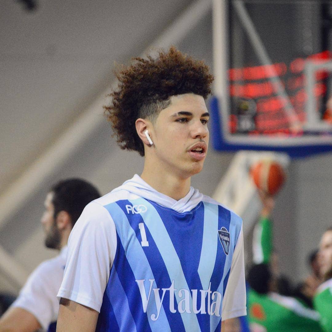 Lamelo Ballxd83d;xdc51; on Twitter: quot;Melo with the new haircut xd83e;xdd19;xd83c;xdffc;xd83c;xdfc0;xd83c;xdfc0; king melo basketball  