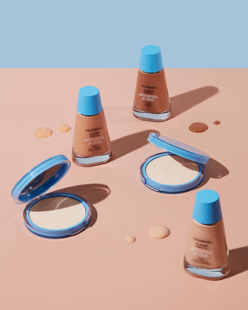 COVERGIRL's tweet photo. Busy beauties have zero time to waste on skin probs. πππ #CleanMatte Makeup helps you achieve that flawless coverage while you take on the day. β‘ From the #1 Foundation and Powder brand #COVERGIRL #IAmWhatIMakeUp https://t.co/nUn9BDb74l