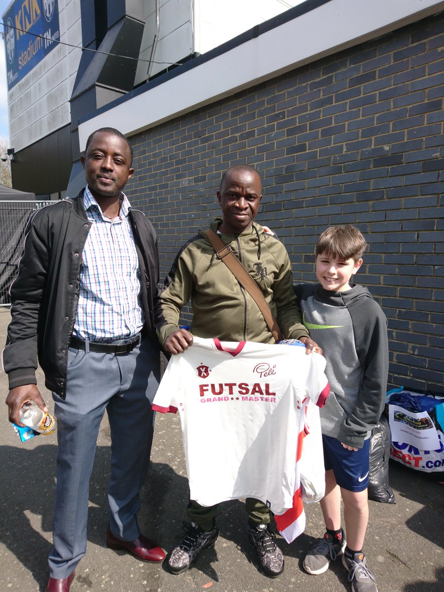 JonHughP's tweet photo. @DulwichHamletFC @dhstorg @Pele Ethan made a donation of a number of shirts to this fantastic initiative #kitamnesty. Great to meet Alex-Uganda & Osman-Sierra Leone #inspirational https://t.co/EoqUZp0tIb