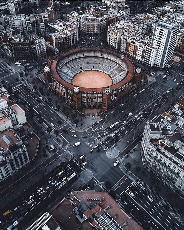 inspbarcelona's tweet photo. Feliz lunes! 📷: ©d.grade #Barcelona https://t.co/AKO2ZRl1hR