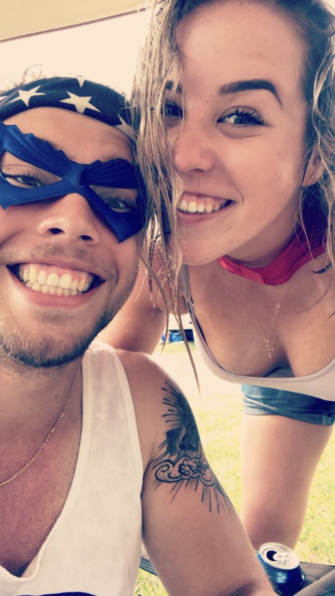 littlemiss155's tweet photo. Happy Birthday to my best friend @benchafin !!! Thank you for being my bestfriend/brother for over 18 years. Thank you for being my main fitness inspiration and for giving me @mackenzie_renay💗love ya best fraaaand💗❤️ https://t.co/igkILyR2U6