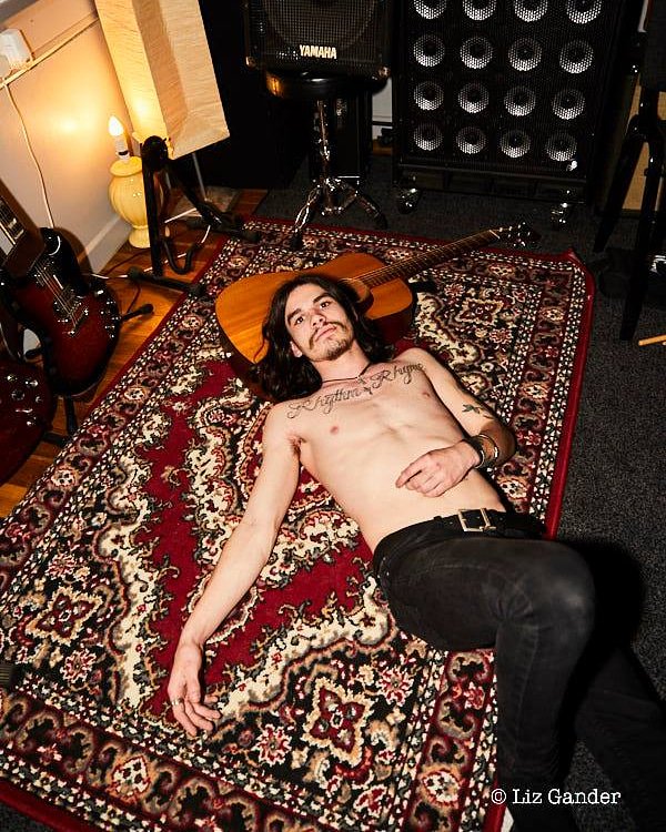 ChapelRowMusic's tweet photo. Been busy writing all day, getting songs ready for something special🎙️This is photo is an accurate representation of how I feel right now! 🎵

Photo Credit @Liz_Gander ⚡ https://t.co/n5DJHWPiq8