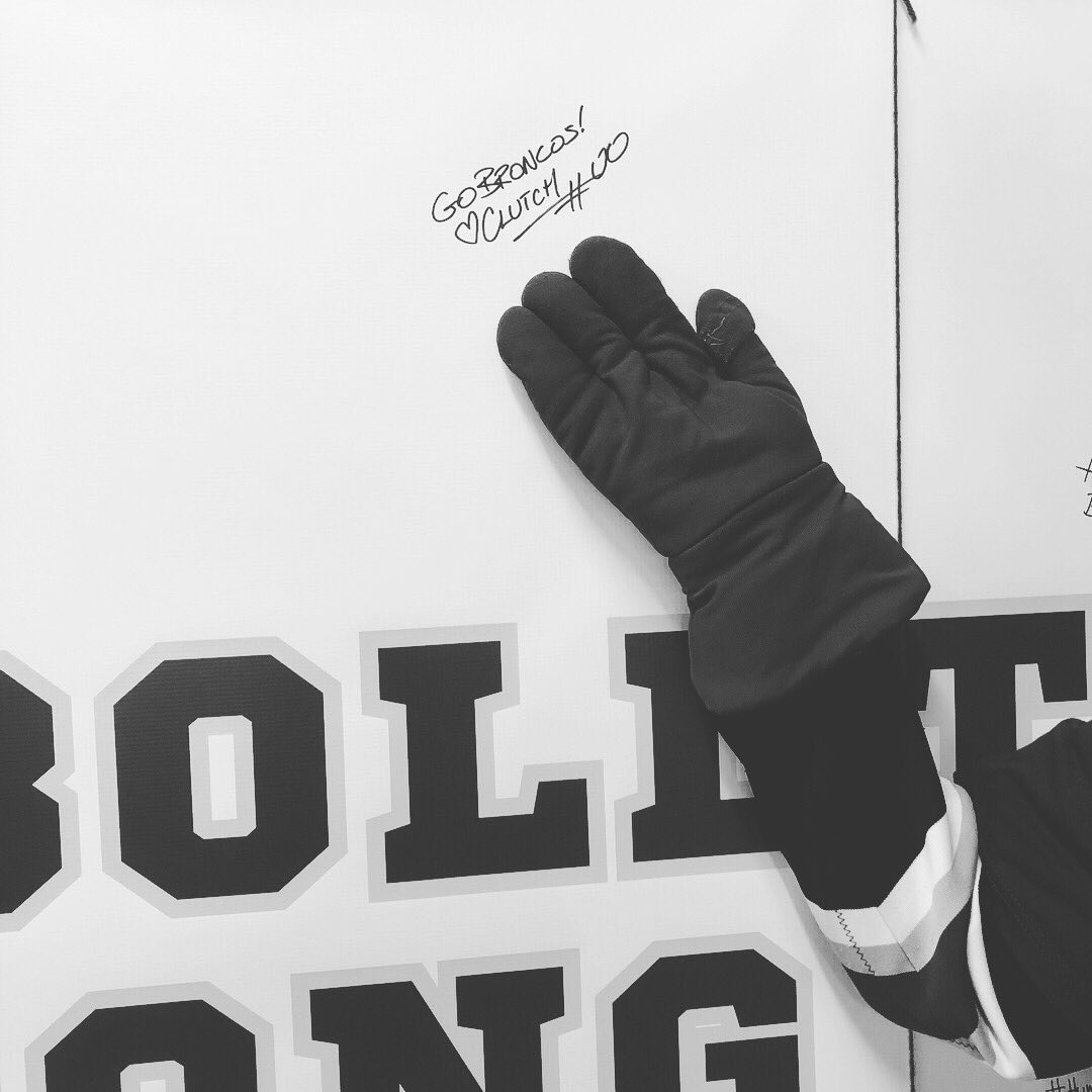00clutch's tweet photo. Here’s a look back at Saturday game honouring the Humboldt Broncos #humboldtstrong @mjhlhockey @mjhlpistons @sjhlhockey https://t.co/5bJpdwE3CH
